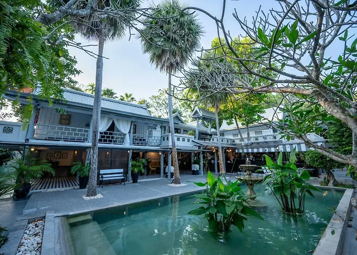 Zantiis Ndol Villas