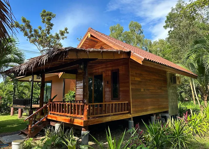 Koh Jum Bungalow & Hostel