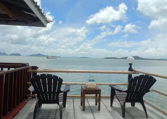 Navareeya House Seaview