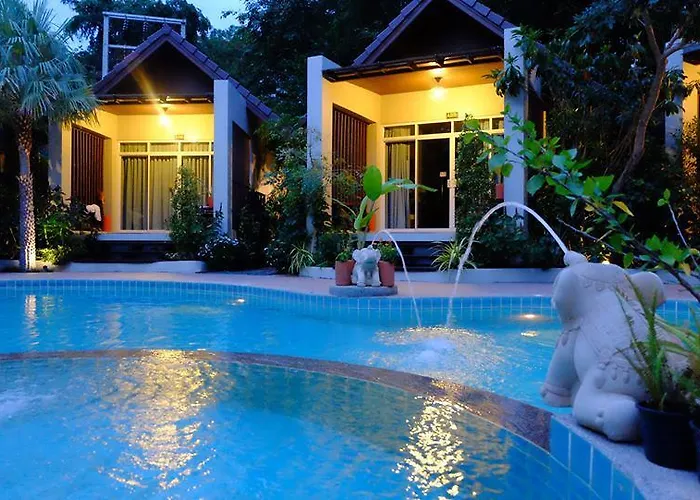 Baanklangaow Beach Resort