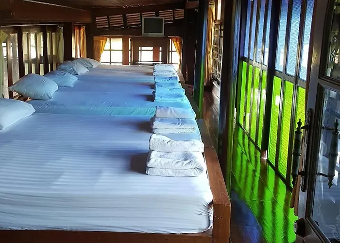 Ruean Mai Chai Khlong