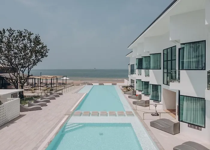 Rattana Pura Beach Resort