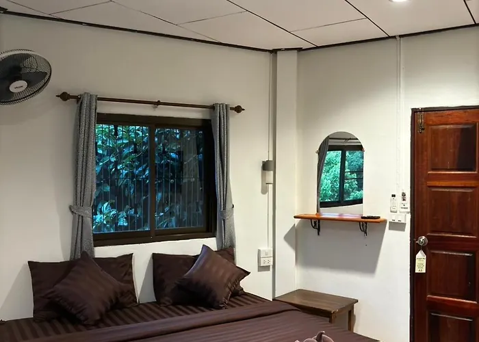 Khao Sok Jungle Huts Resort