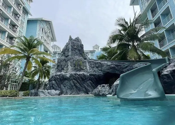 Grand Florida芭提雅带免费游泳池温泉桑拿浴和健身房瑜伽室私家海滩公寓e206