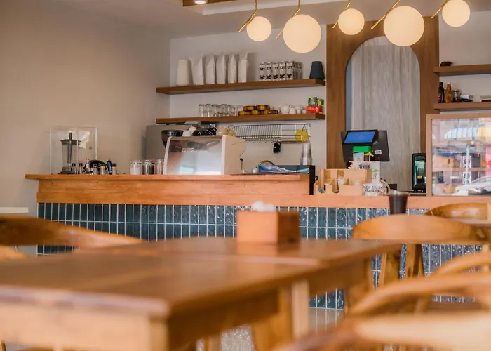 Tiya House Rooms & Cafe