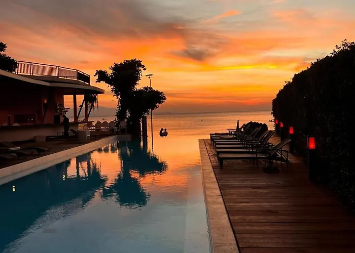 Sunset Beach Club Hotel