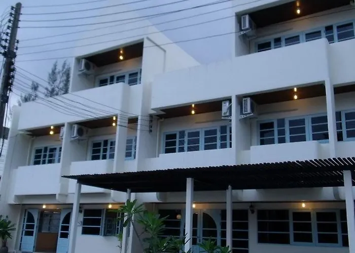 Albatross Guesthouse @ Thungwualaen Beach
