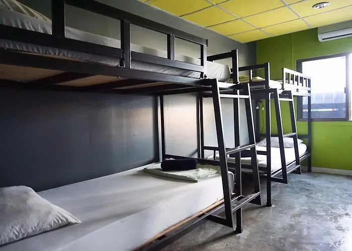 B&B House & Hostel