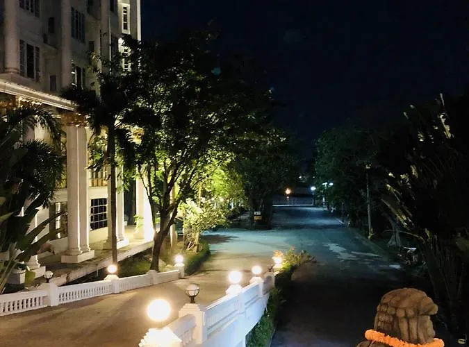 Hermitage Hotel Korat-Sha