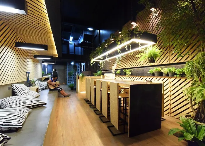 Hugger Hostel (Adults Only)