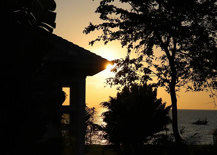Baan Dhewaran Beachfront Villa