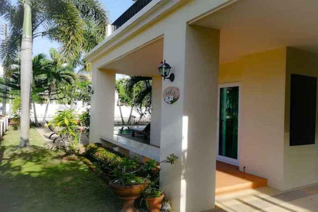 Villa Pool *