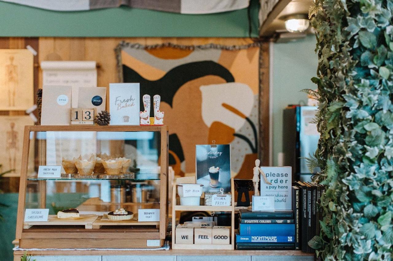 Pine Cafe'&bed