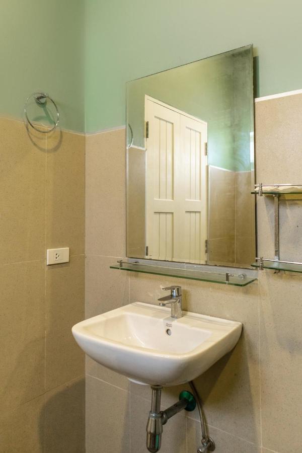 Hotel Oyo 929 100 Boutique 2*