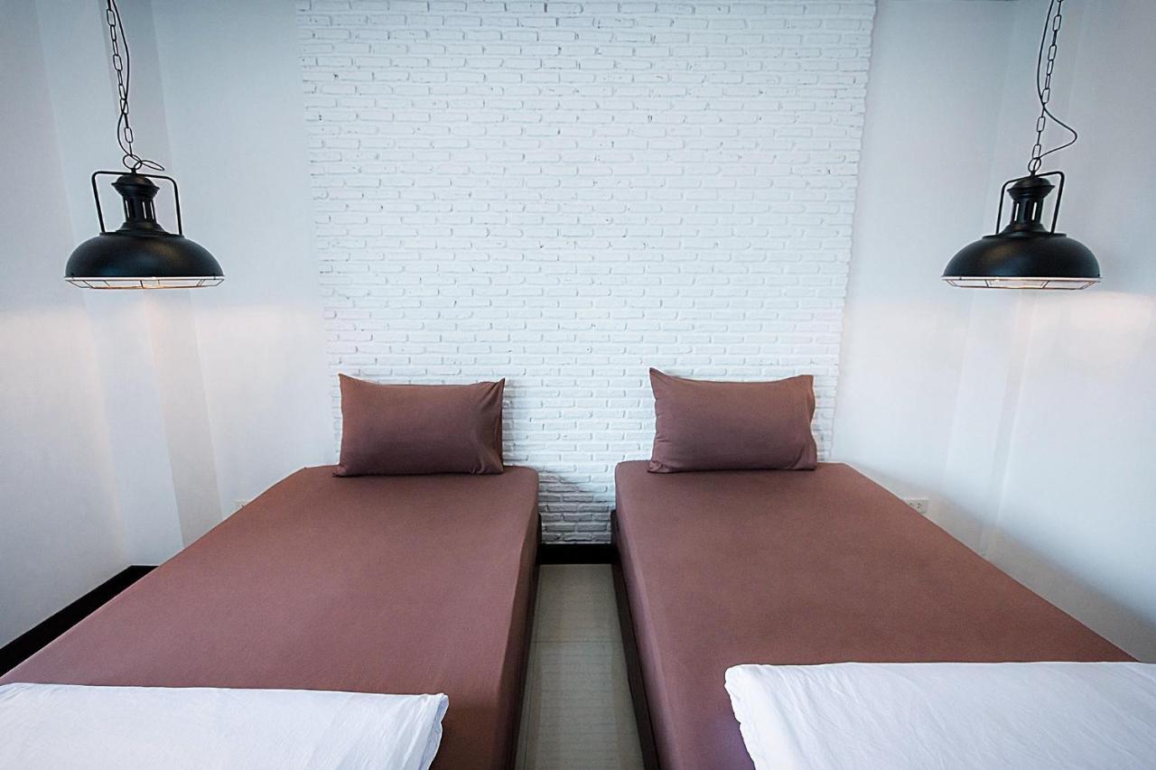 Pine Cafe'&bed