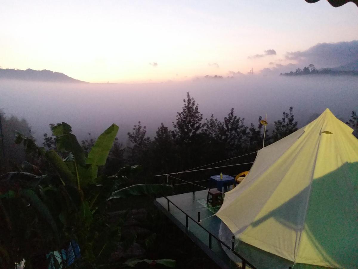 Rainbow House Resort *