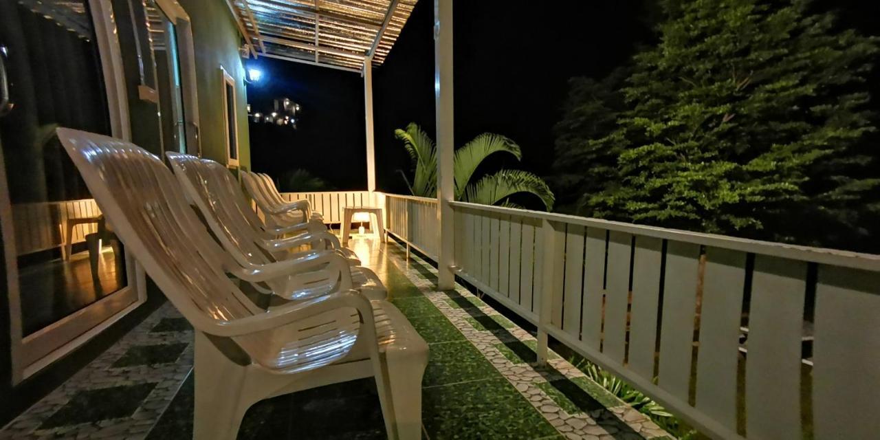 บ้านเอื้อมดาว เขาค้อ Resort 2*