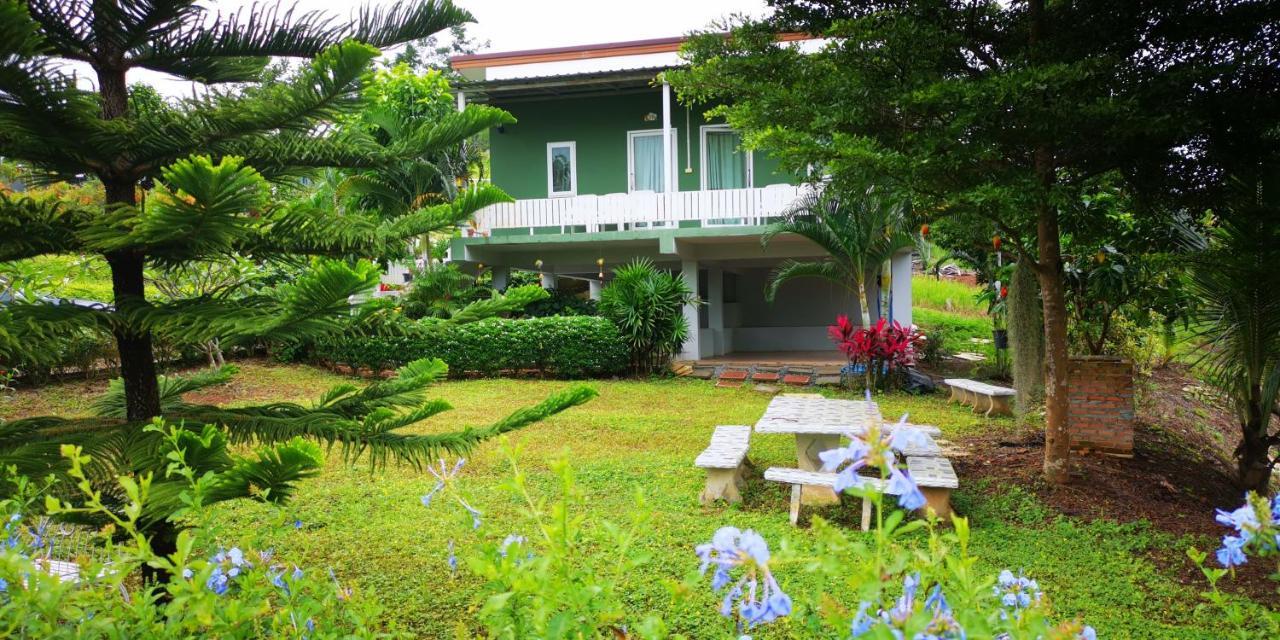 บ้านเอื้อมดาว เขาค้อ Resort 2*