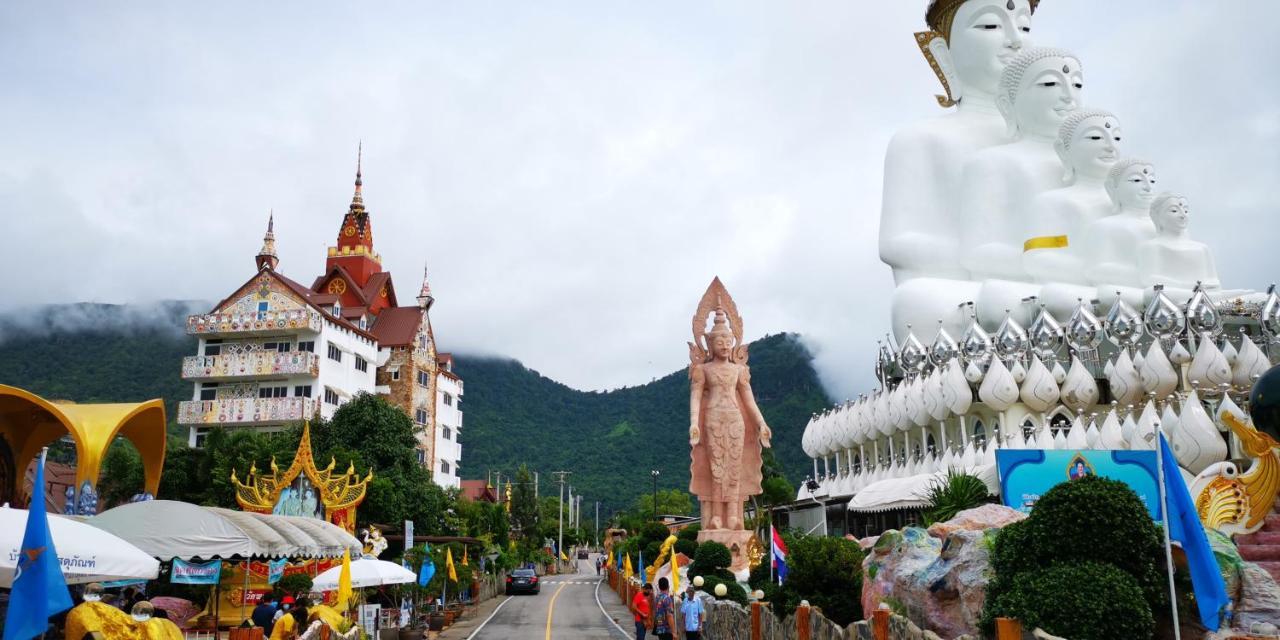 บ้านเอื้อมดาว เขาค้อ Resort 2*
