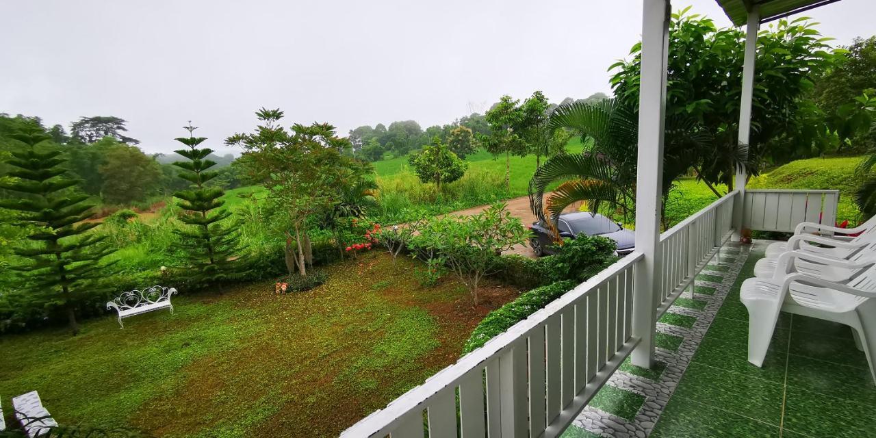 บ้านเอื้อมดาว เขาค้อ Resort 2*