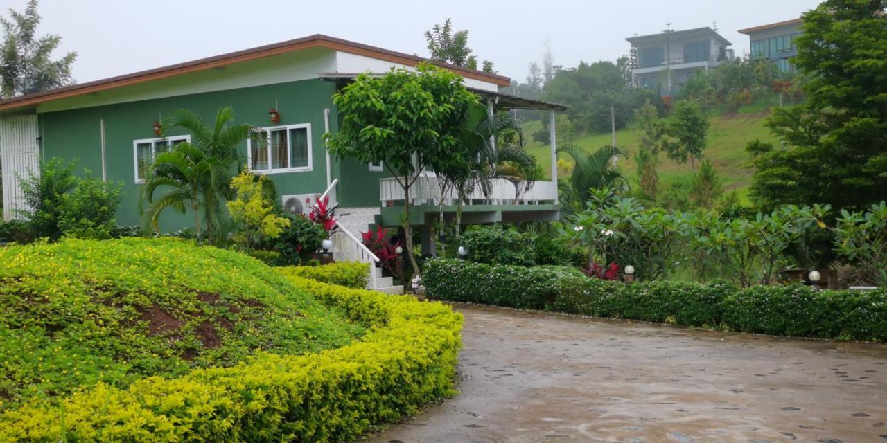บ้านเอื้อมดาว เขาค้อ Resort