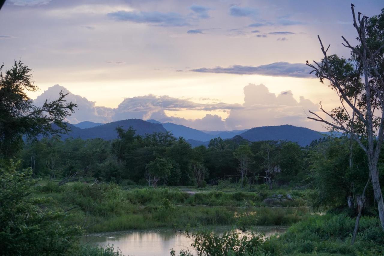 I Phants Resort Ban Huai Thawai