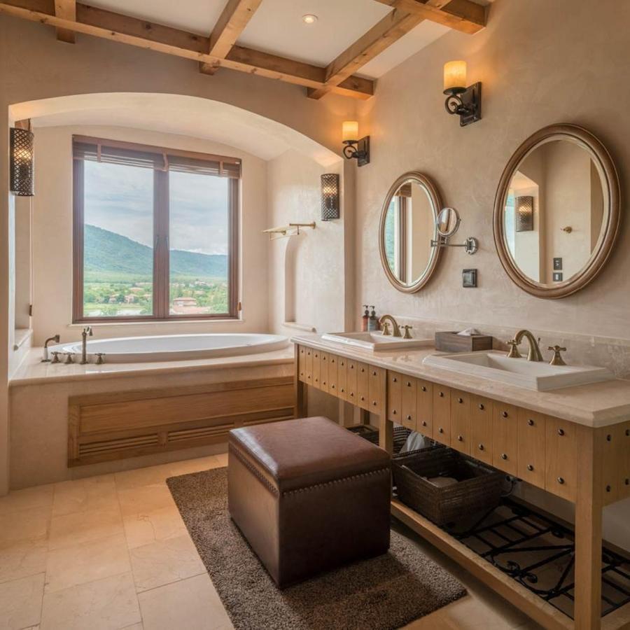 Hotel Toscana Town Square Suites 4*