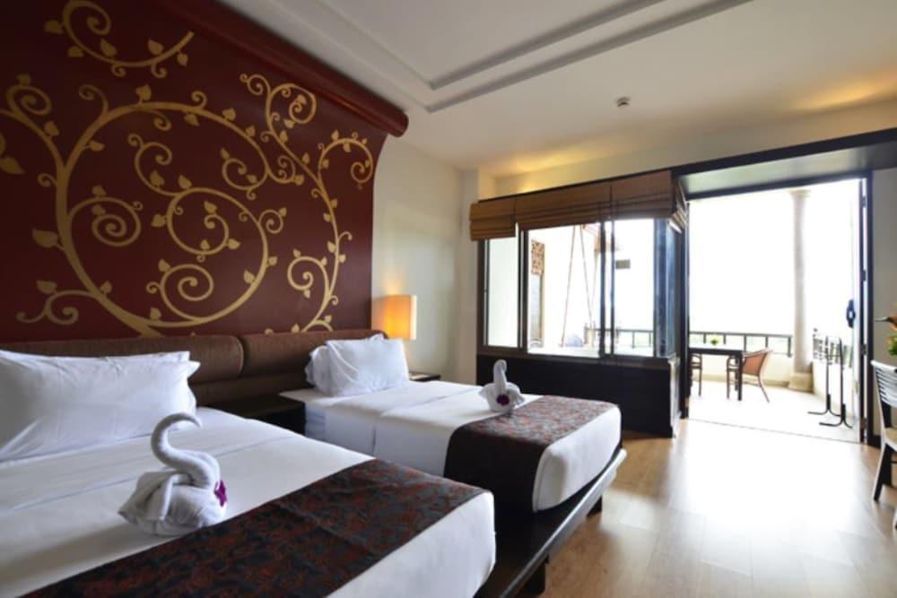 Springfield Village Golf & 4*