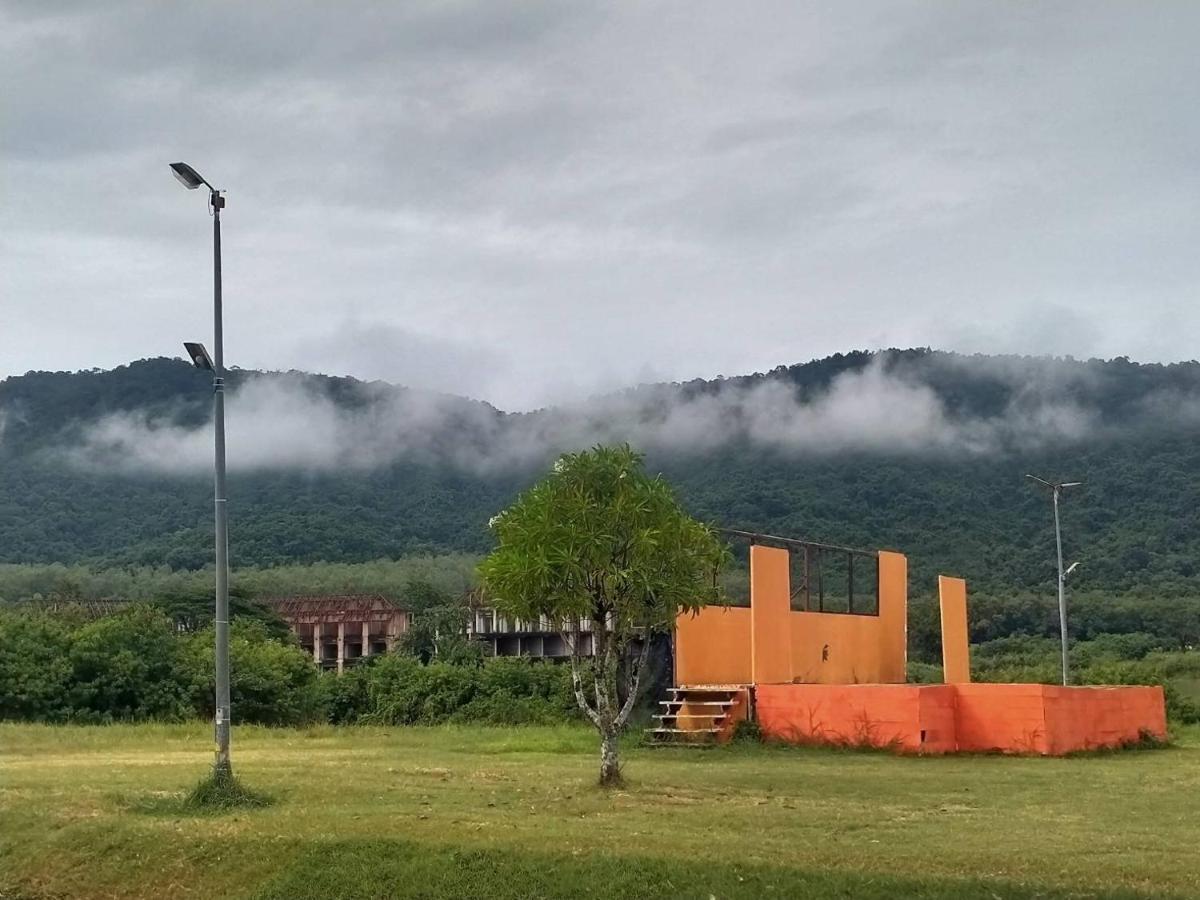 Samerdrow Khao Yai Mu Si