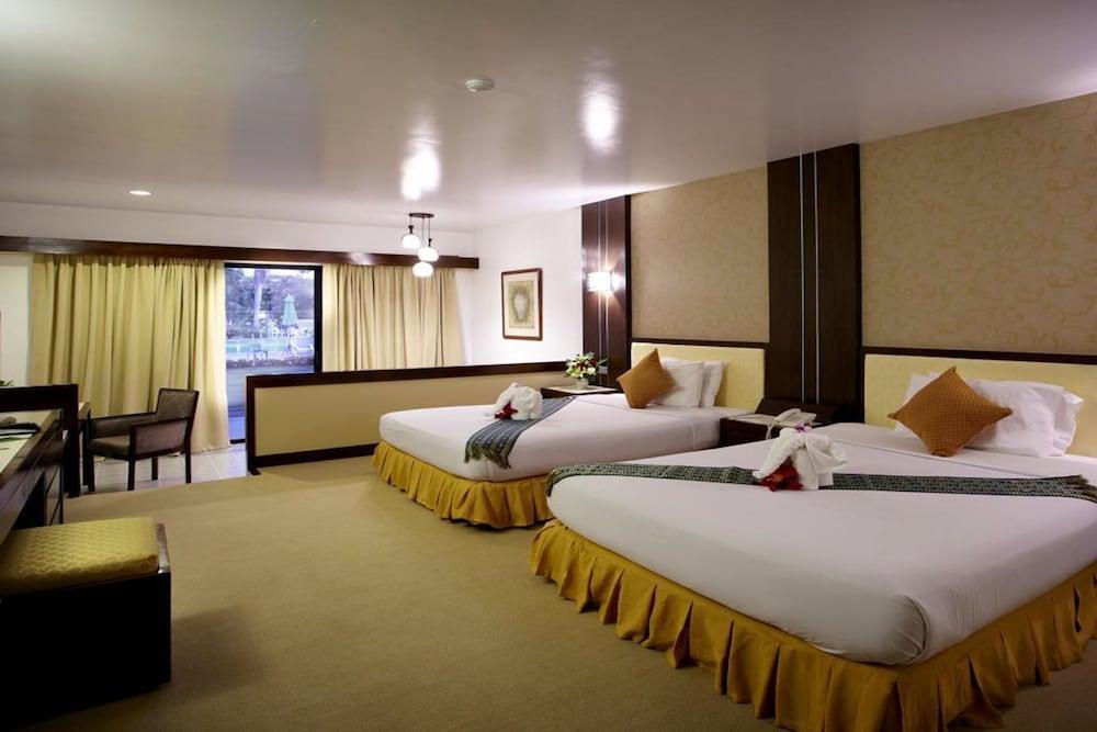 Pinehurst Golf Club And 4* Pathum Thani