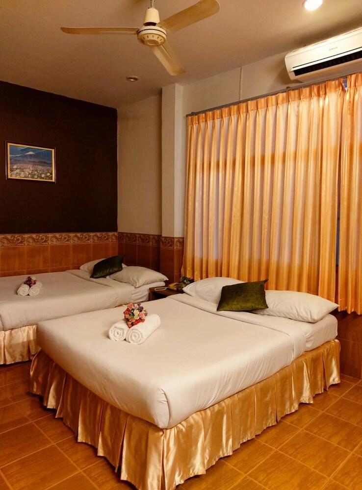Hotel Suriwong 3*