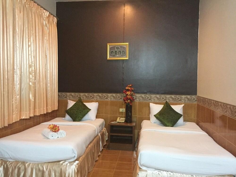 Hotel Suriwong 3*