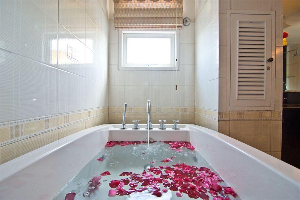 Hotel Lk Royal