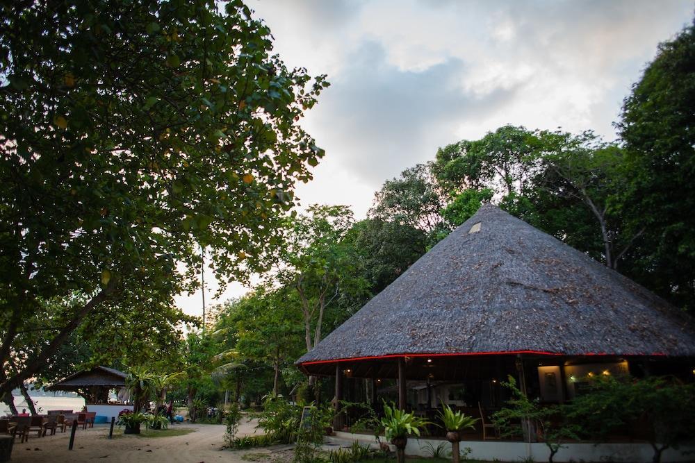 Lodge The Tropical *