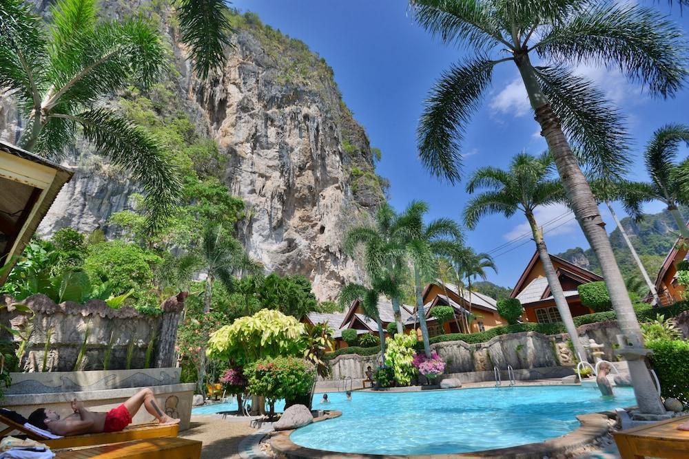 Hilltop Resort 3*