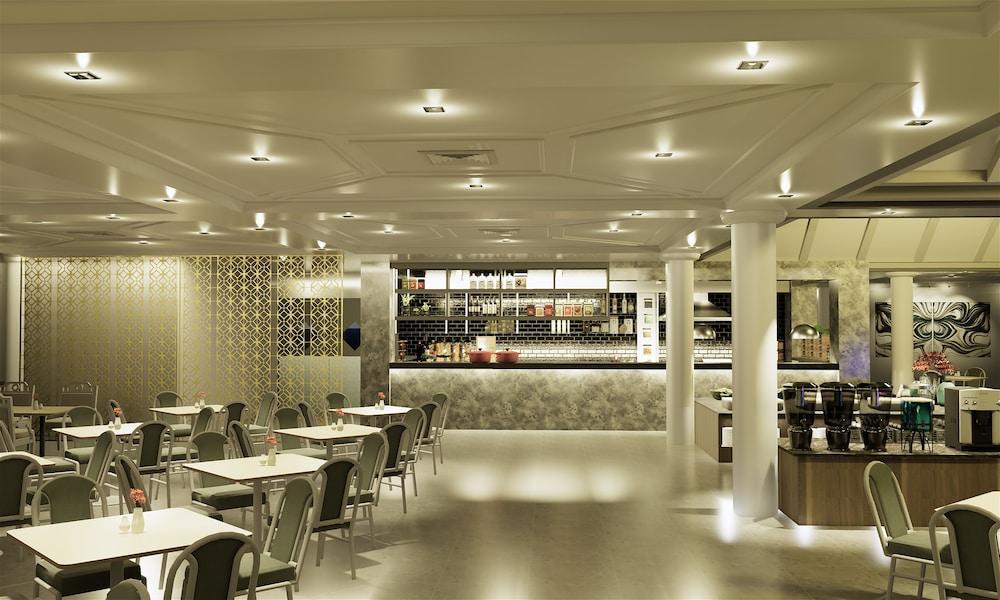 Hotel The Imperial & Convention Centre 4*