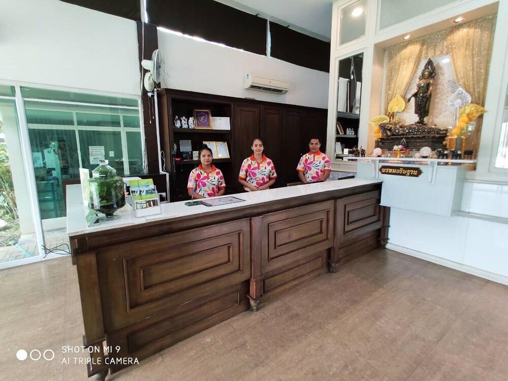 Nana Hotel Kaeng Krachan