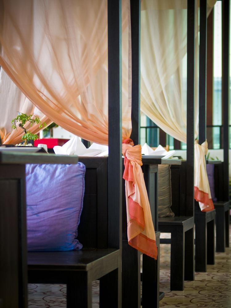 Red Ginger Chic - Sha Extra 4*