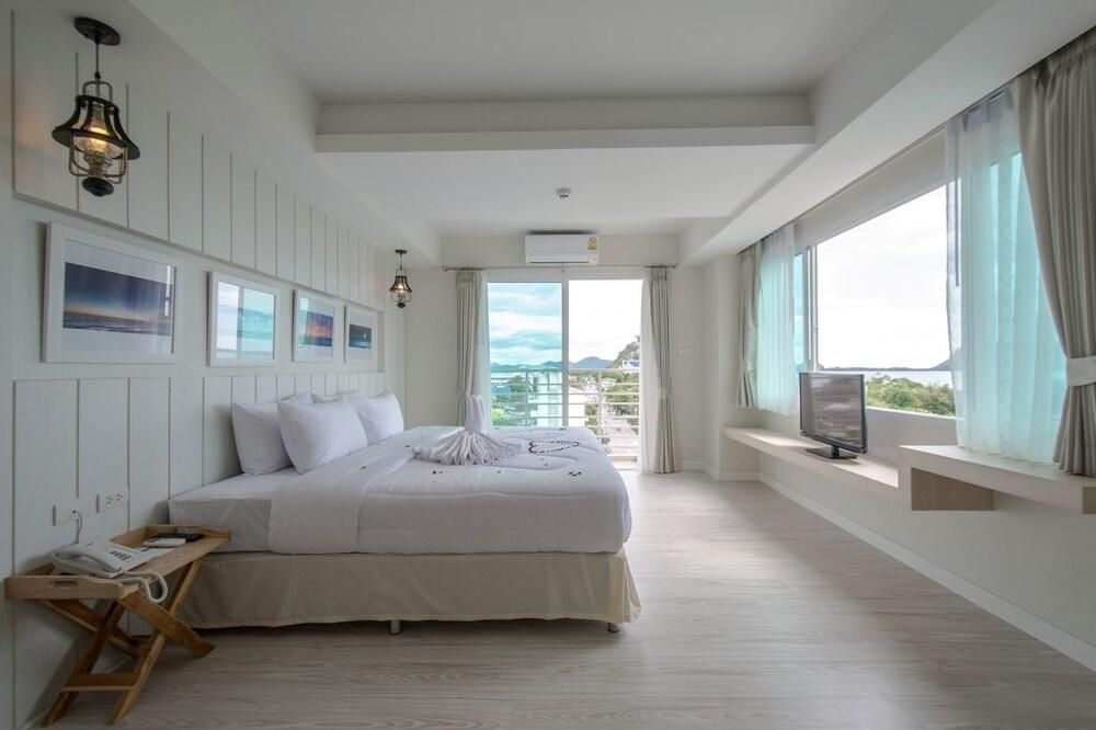 Prachuap Grand Hotel