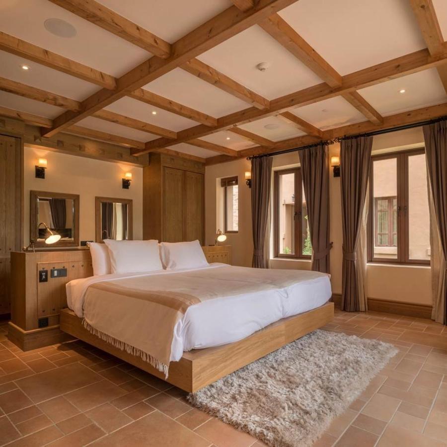 Hotel Toscana Town Square Suites 4*