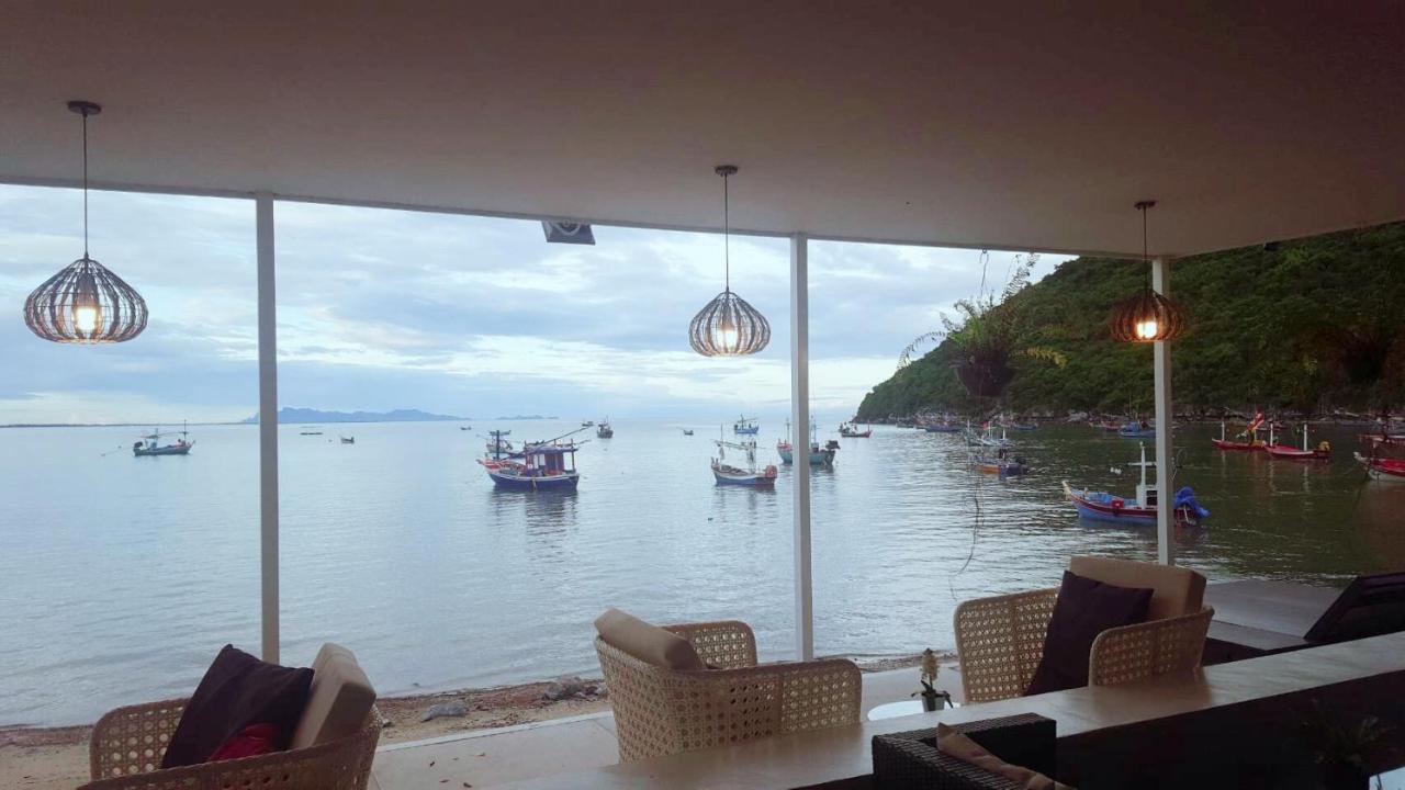 Aownoi Bay *