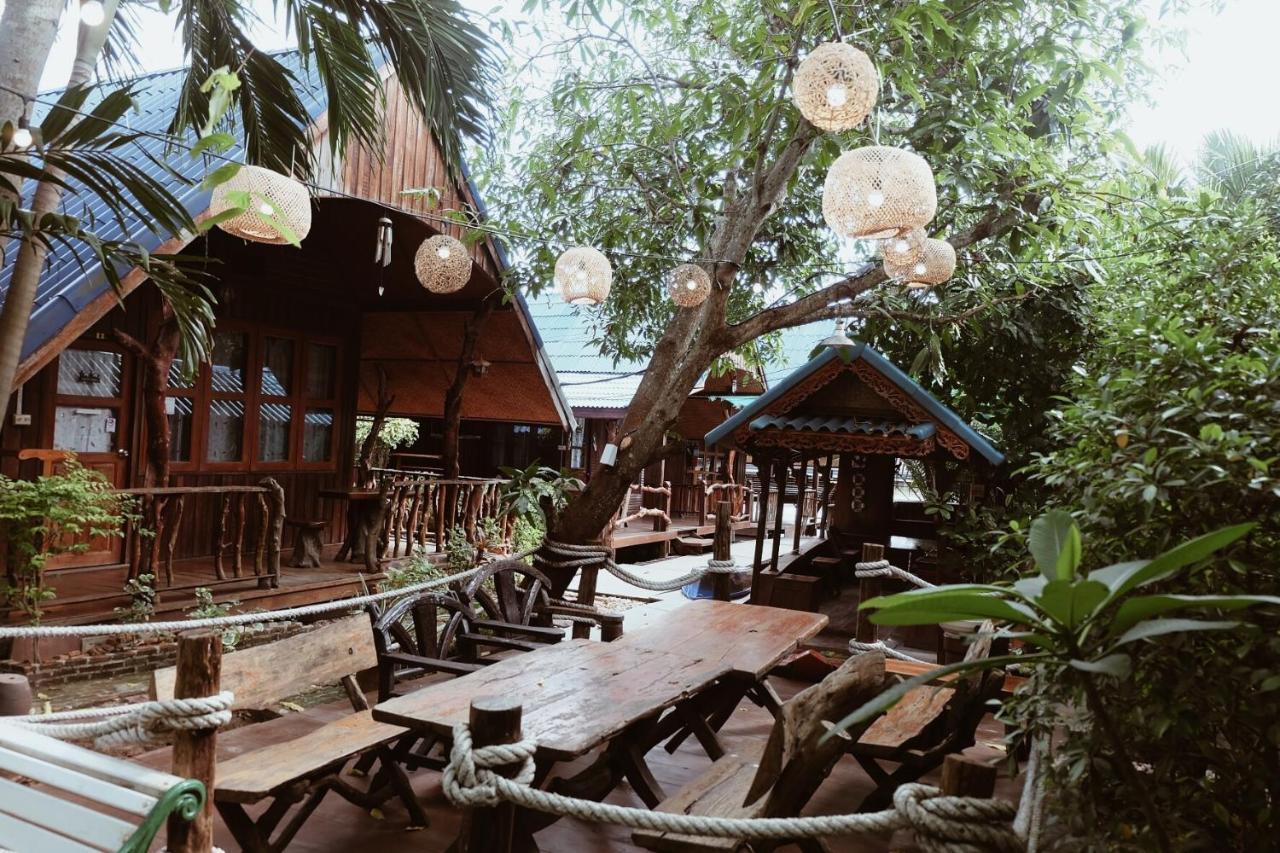 Ruennamyen Amphawa 3*