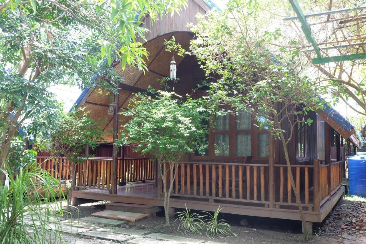 Resort Ruennamyen Amphawa