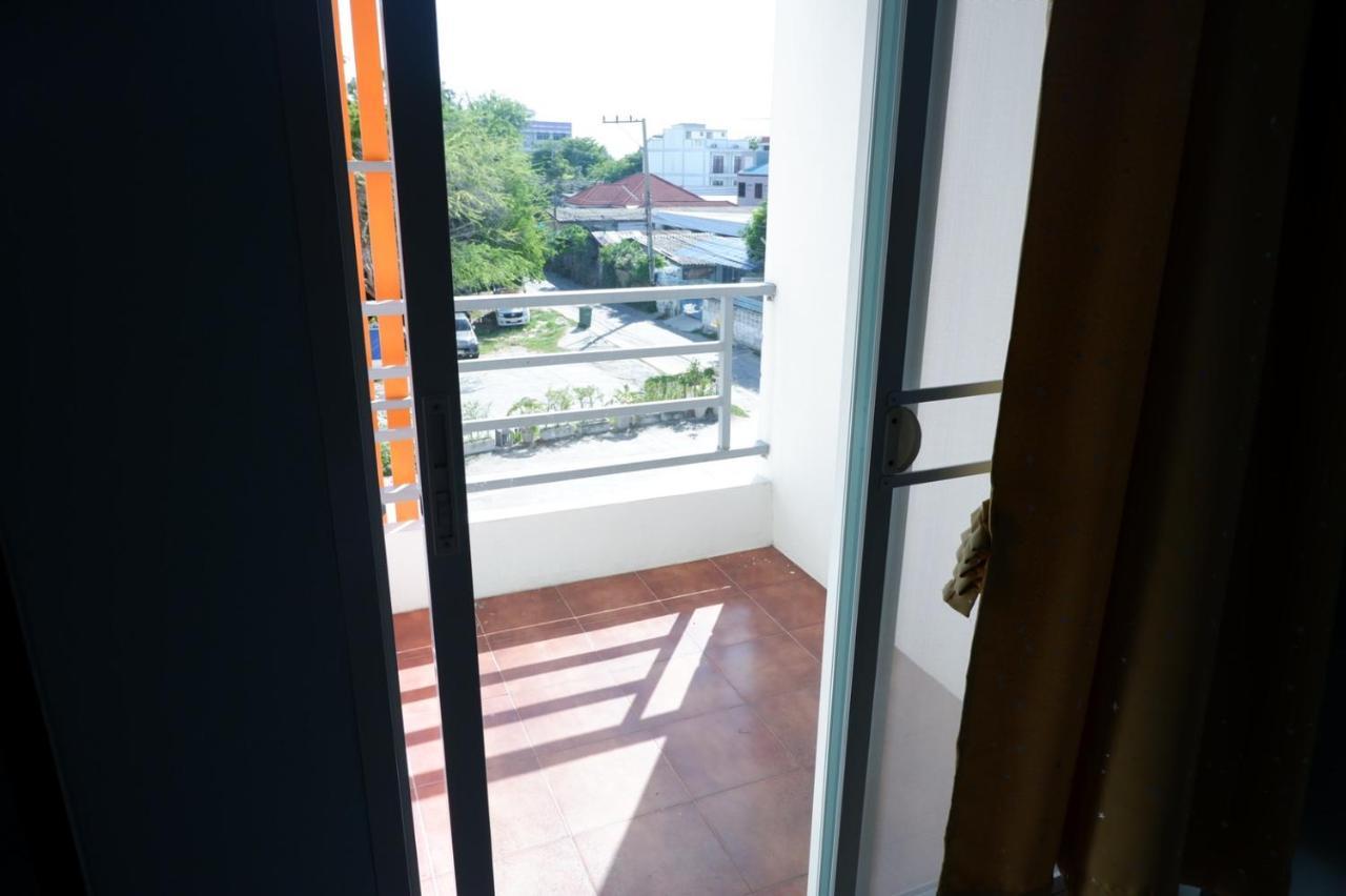 Hotel V At Bang Saen