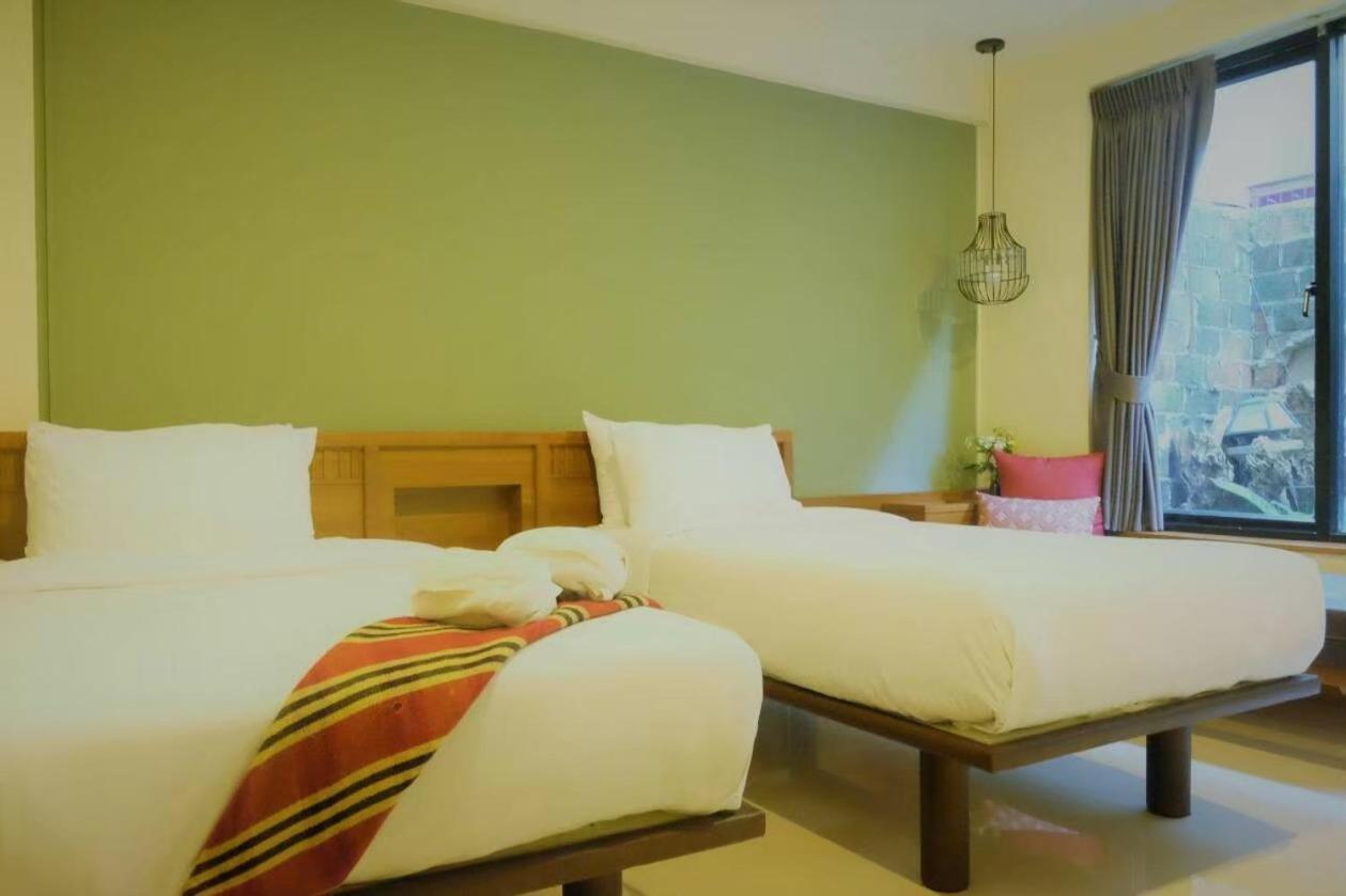 Resort Ploy