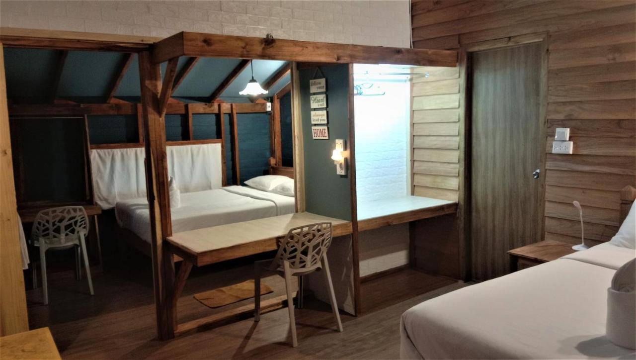 Lazy Hut Resort Koh Phayam