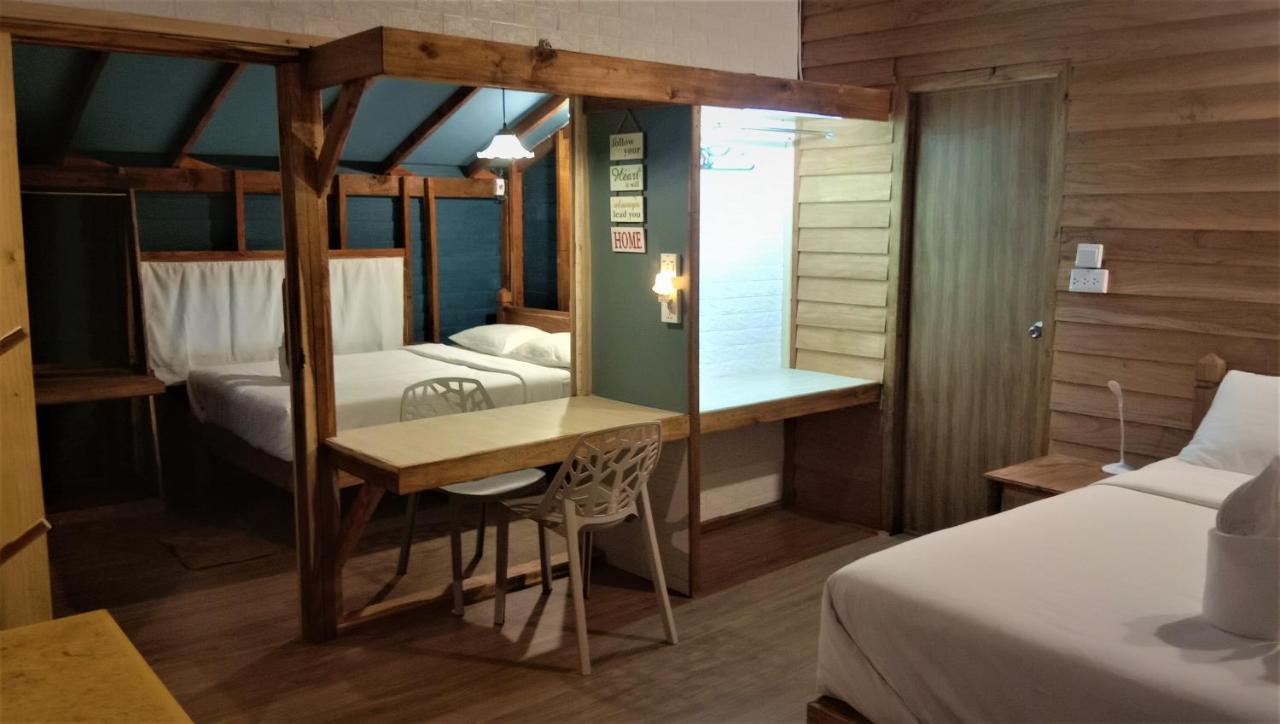 Lazy Hut Resort Koh Phayam