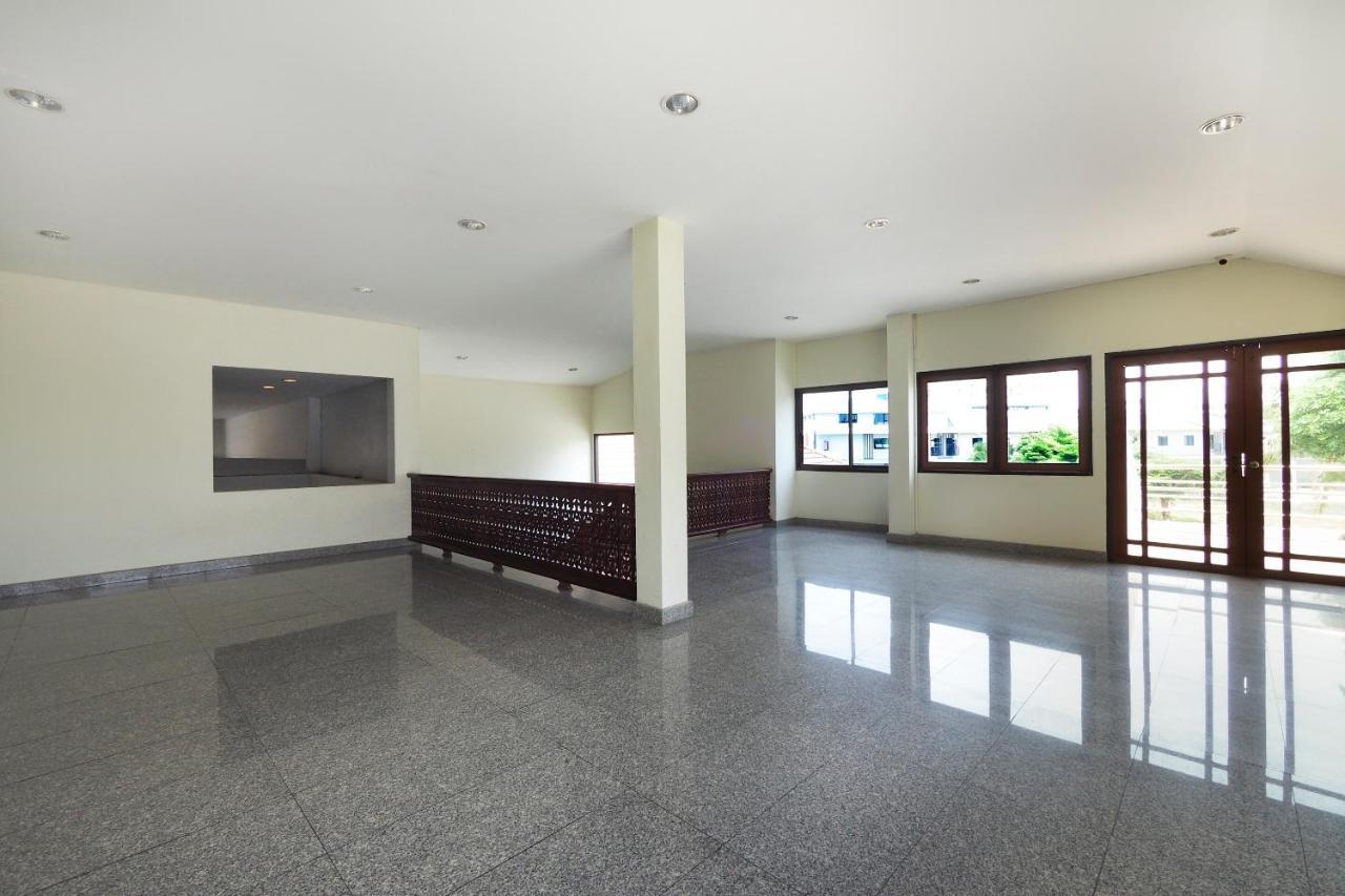 Hotel Oyo 859 Golden Land 2*