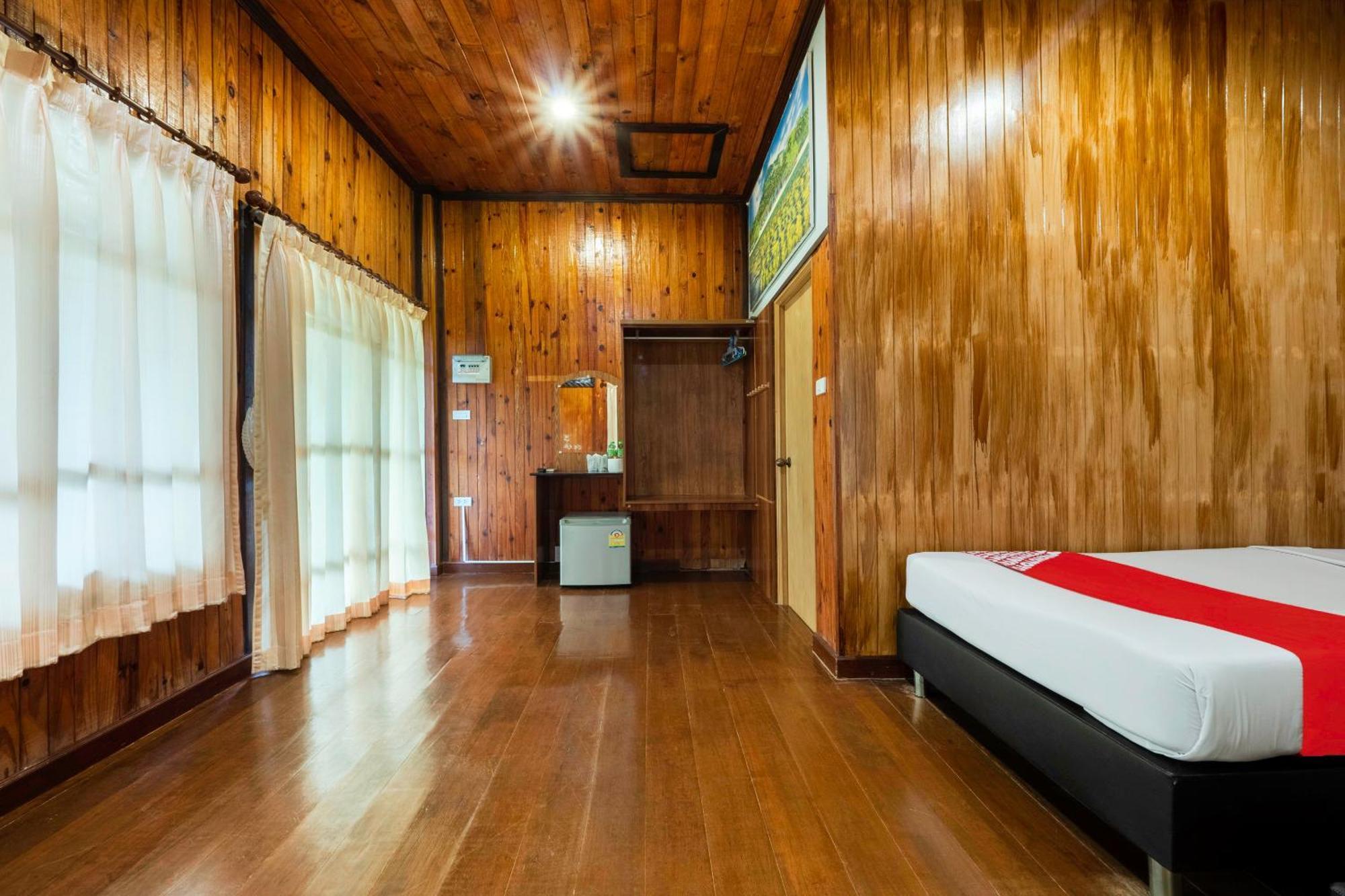 Hotel Oyo 75336 Blue &