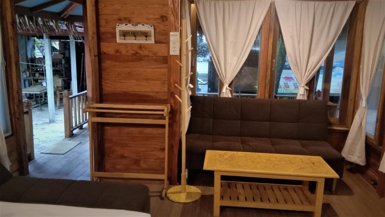 Lazy Hut Resort Koh Phayam